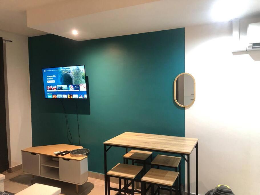 Studio Confortable Avec Balcon Villeneuve-sur-Lot Luaran gambar
